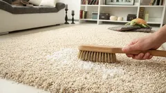 Nie spiesz się z wyrzucaniem starego dywanu: po takim czyszczeniu będzie wyglądał jak nowy